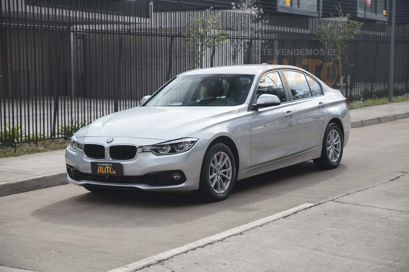 BMW 318I — foto 2 de 19