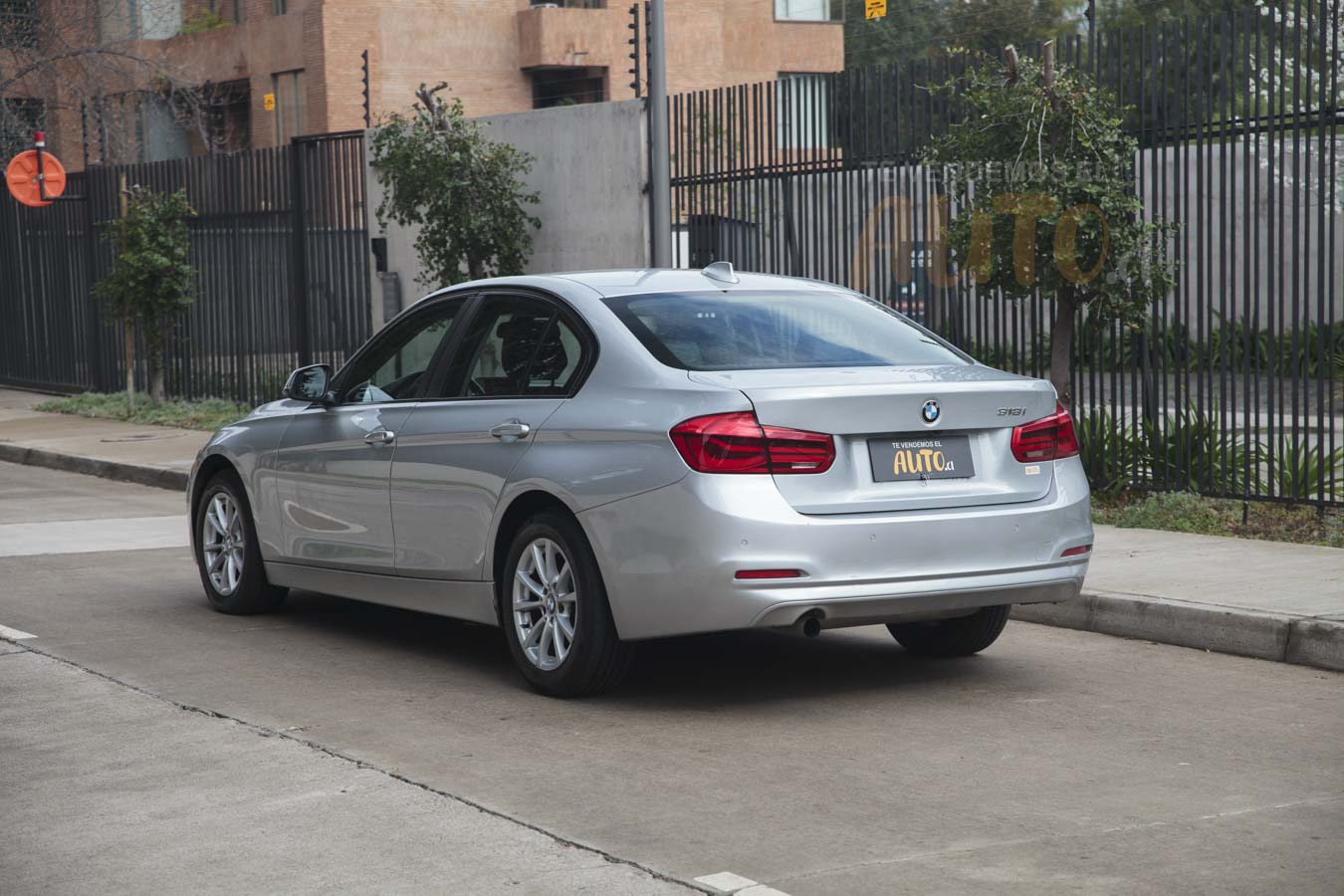 BMW 318I — foto 3 de 19