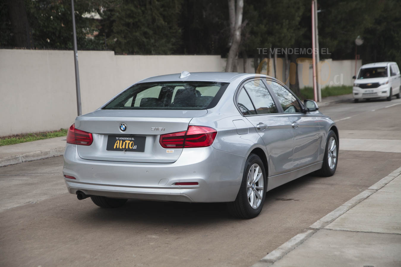 BMW 318I — foto 5 de 19