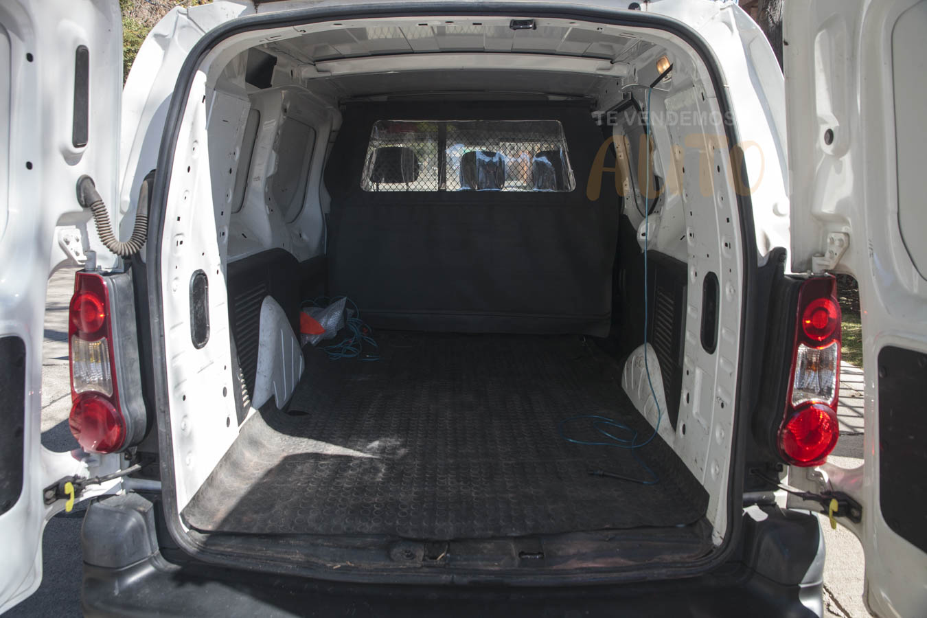 Peugeot Partner — foto 15 de 15