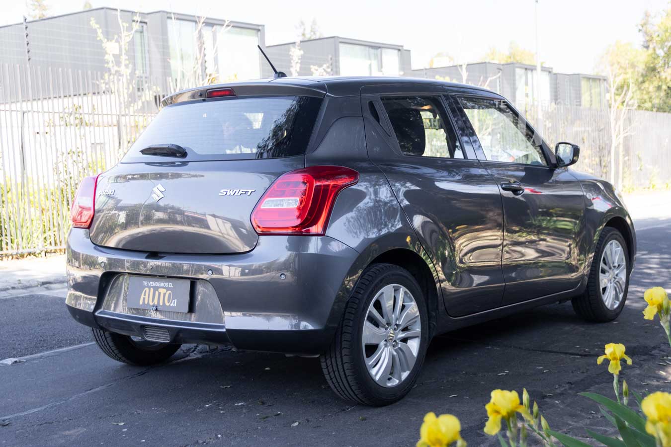 Suzuki Swift — foto 5 de 15