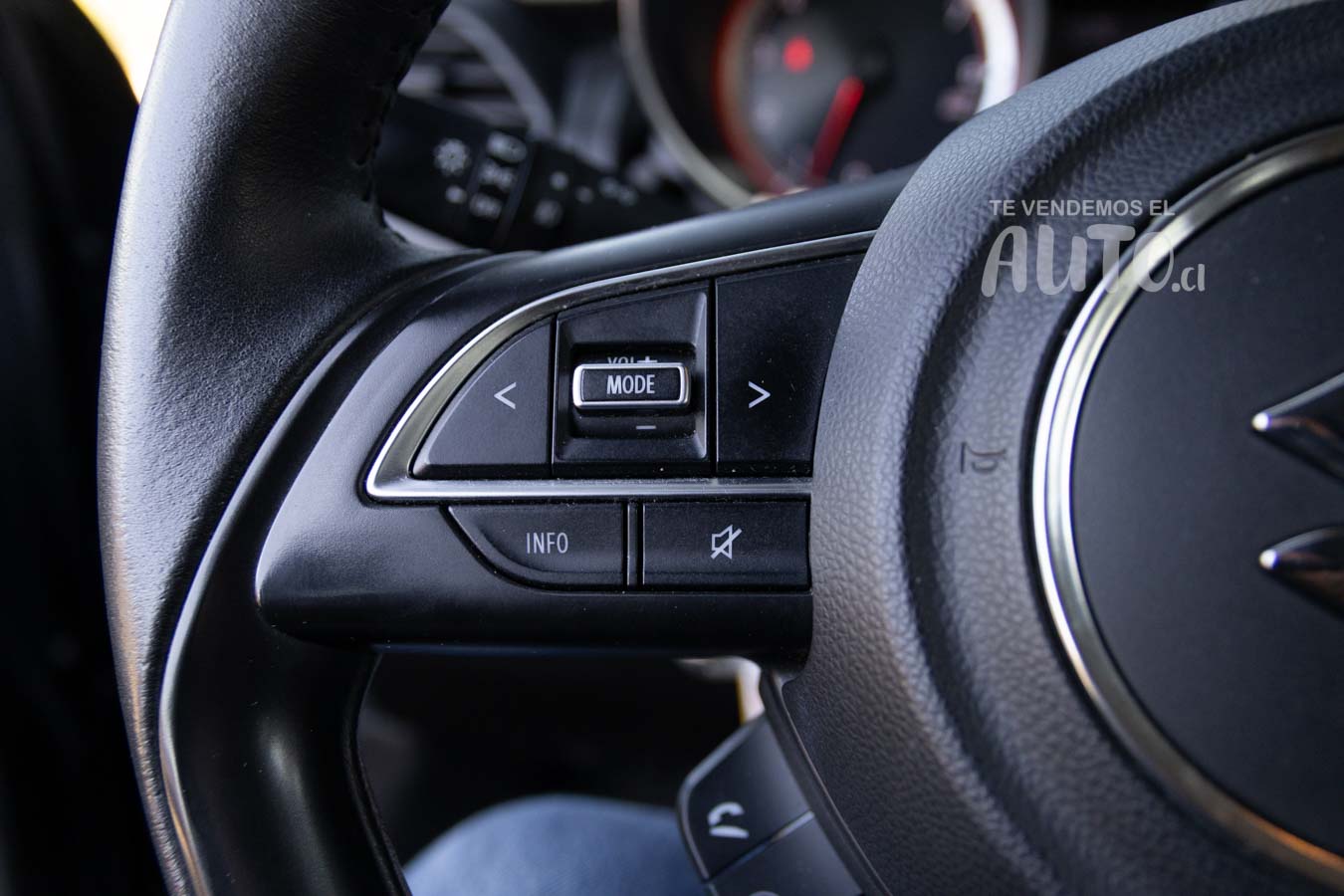 Suzuki Swift — foto 8 de 15