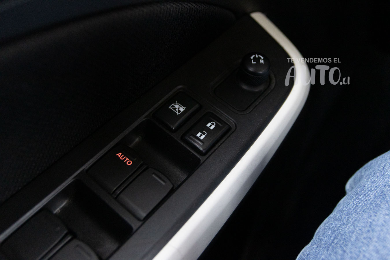 Suzuki Swift — foto 11 de 15