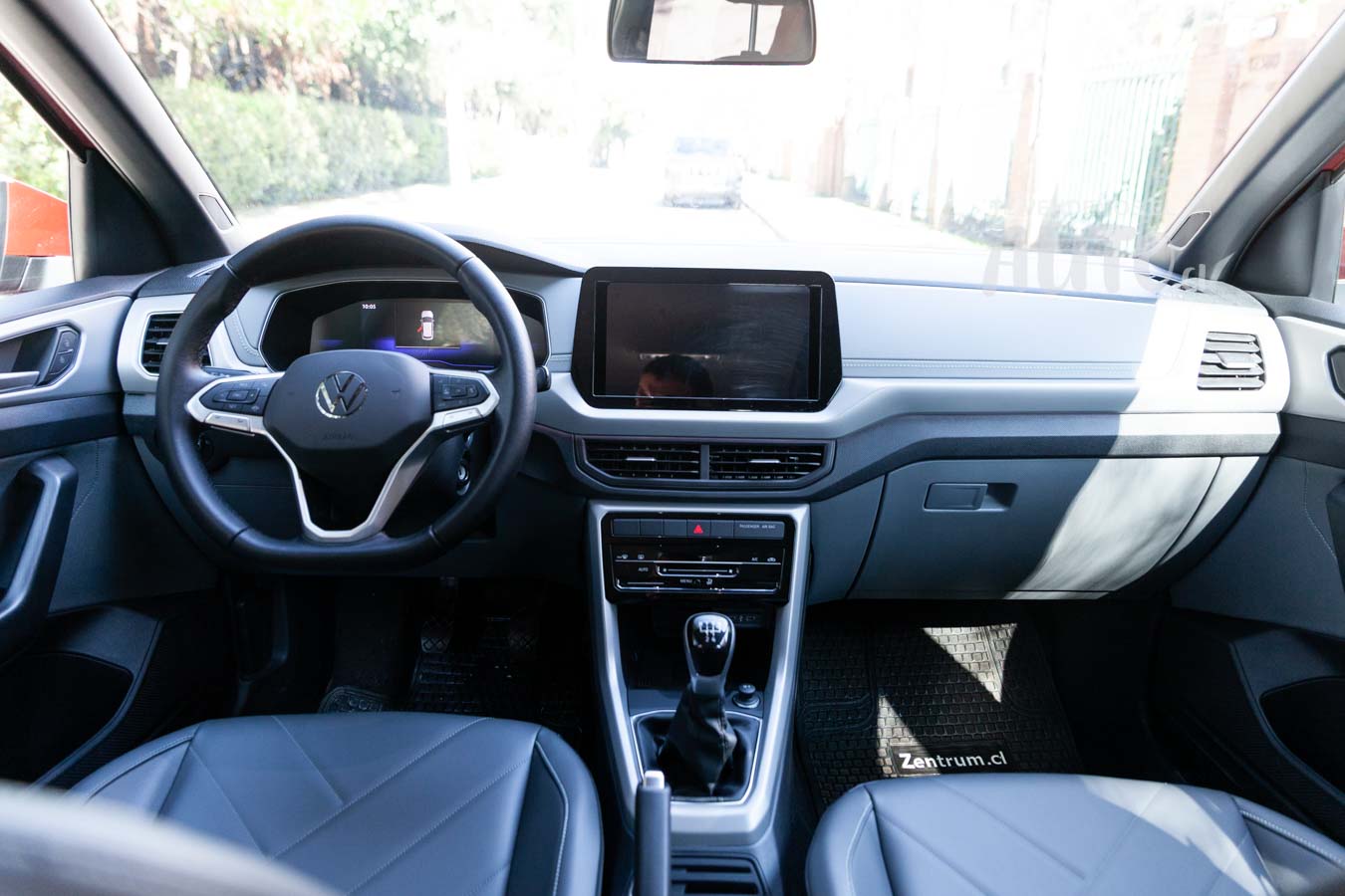Volkswagen T-Cross — foto 17 de 17