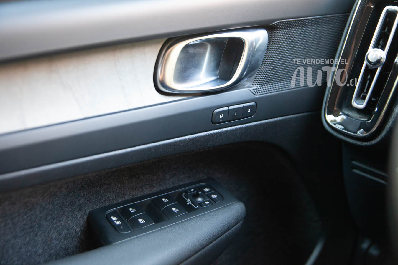 Volvo XC40 — foto 15 de 17