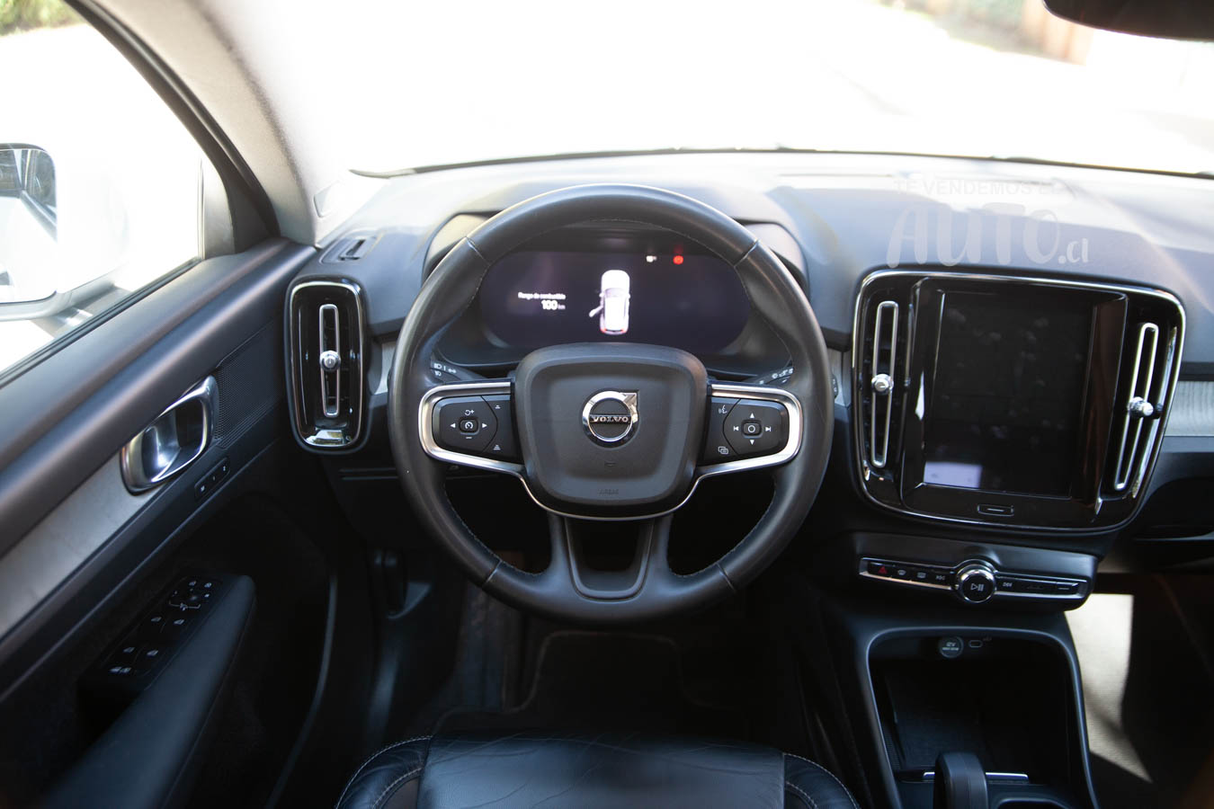 Volvo XC40 — foto 17 de 17