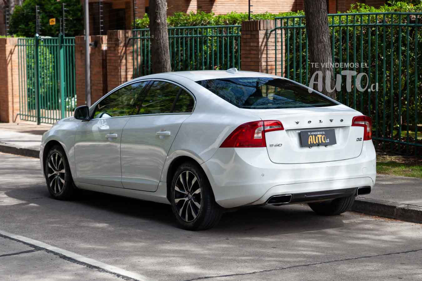 Volvo S60 — foto 3 de 18
