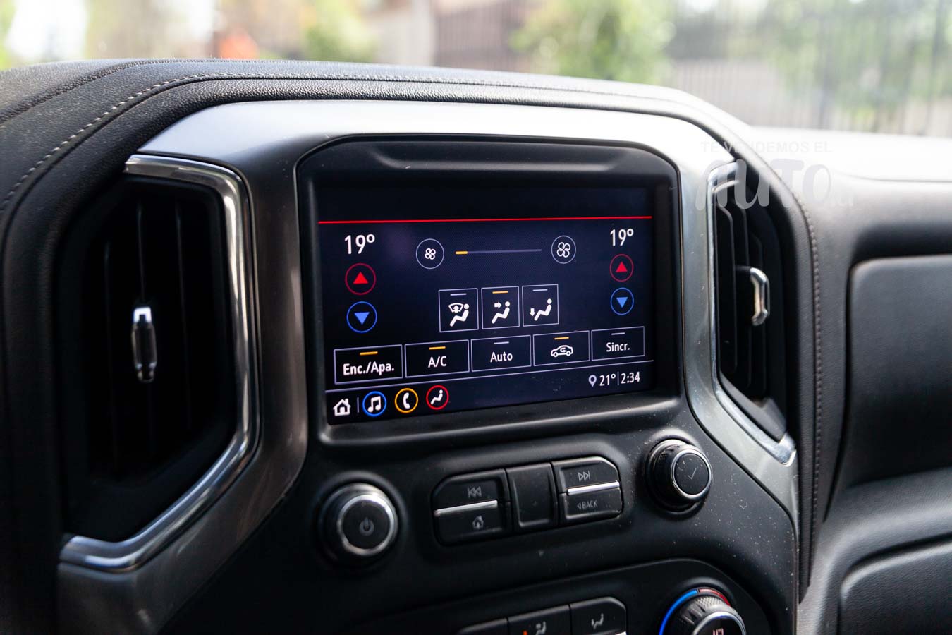 Chevrolet Silverado — foto 18 de 20
