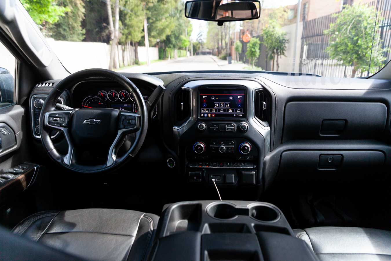 Chevrolet Silverado — foto 14 de 20