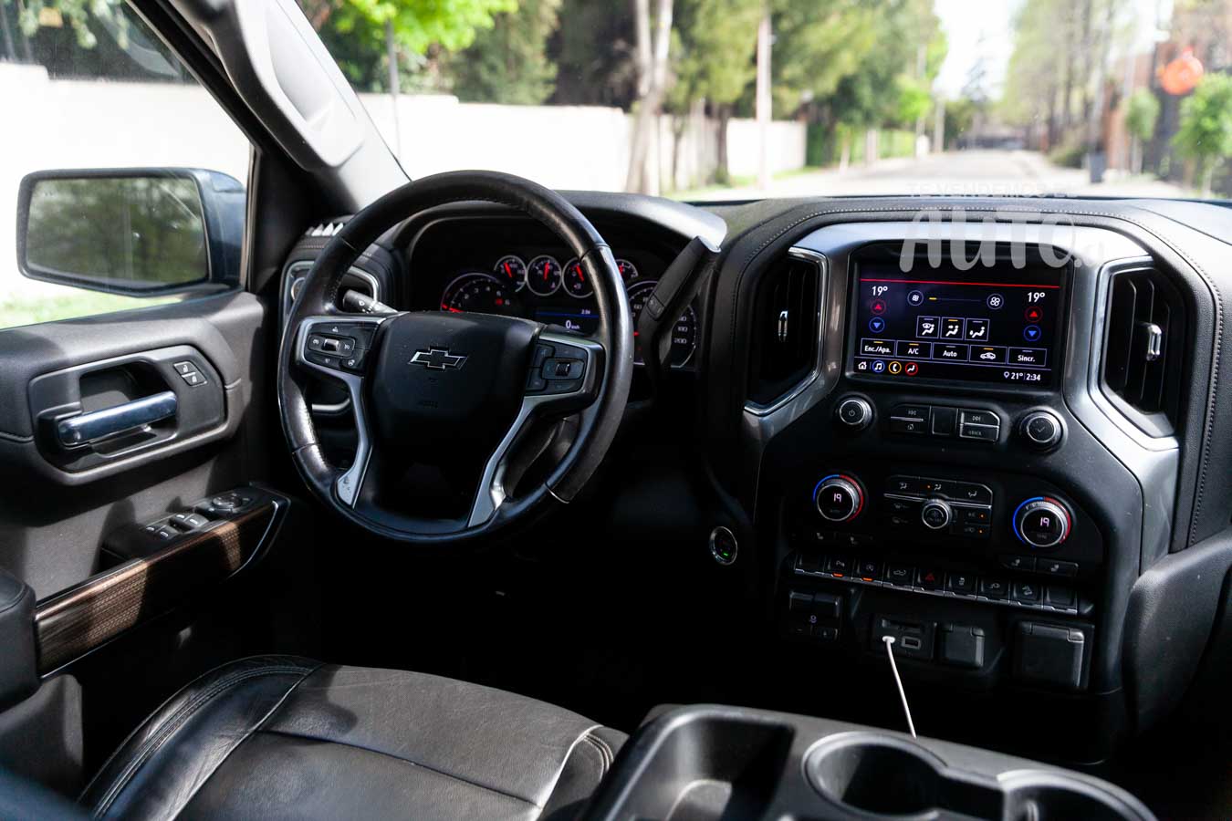 Chevrolet Silverado — foto 13 de 20