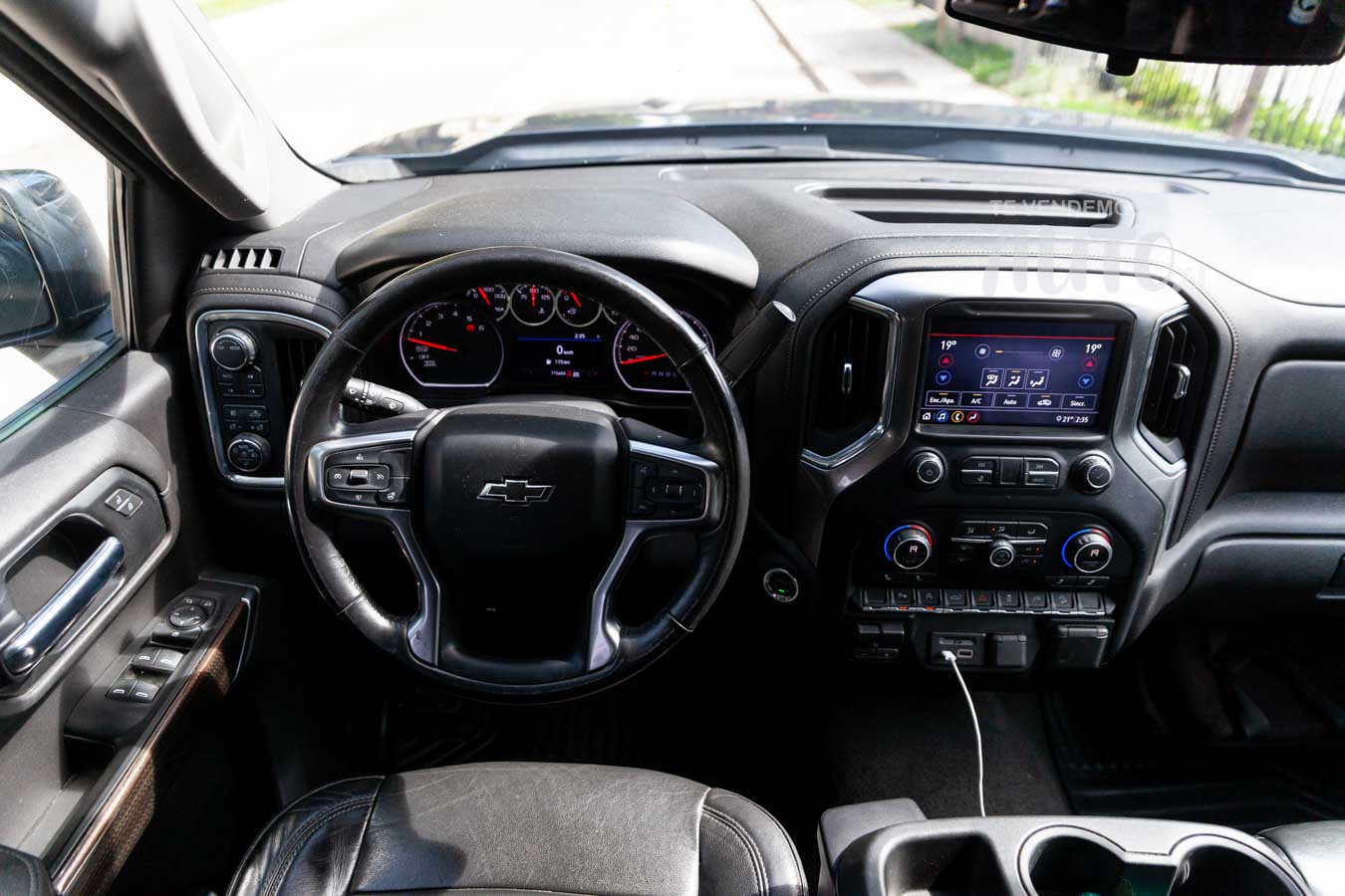 Chevrolet Silverado — foto 12 de 20